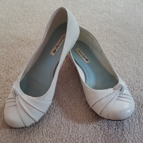 Flats - Picture 1 of 3